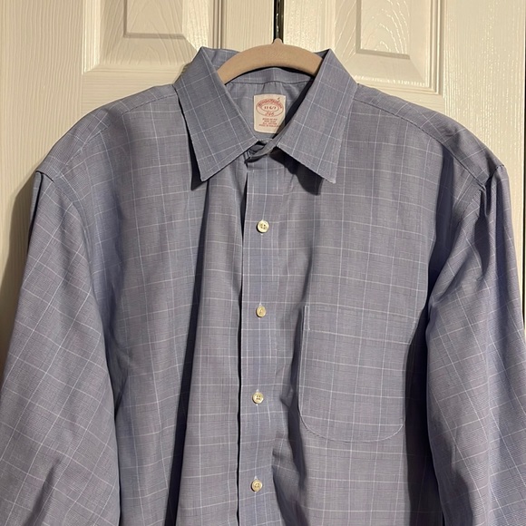 Brooks Brothers Other - Brooks Brothers Regular Fit Non Iron button down shirt Neck size 17